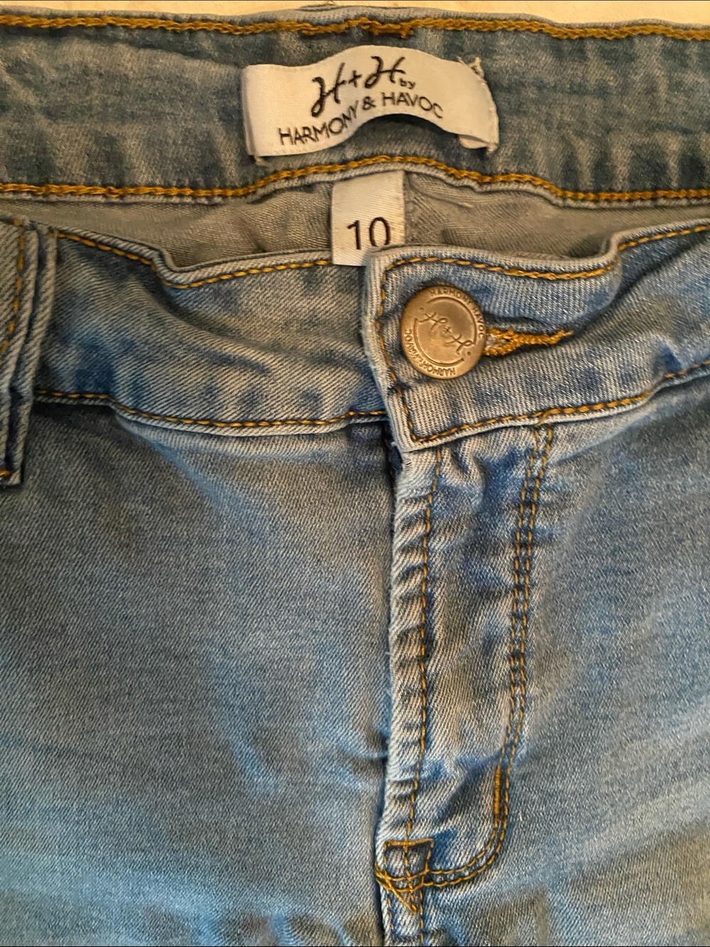 Harmony & Havoc Women's Light Blue Cropped Jeans - Size 10